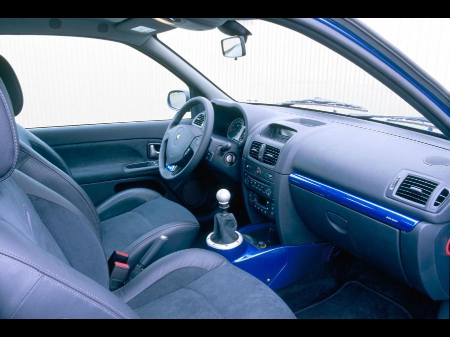  Renault Clio V6 2003 года  (фото 3 из 30)